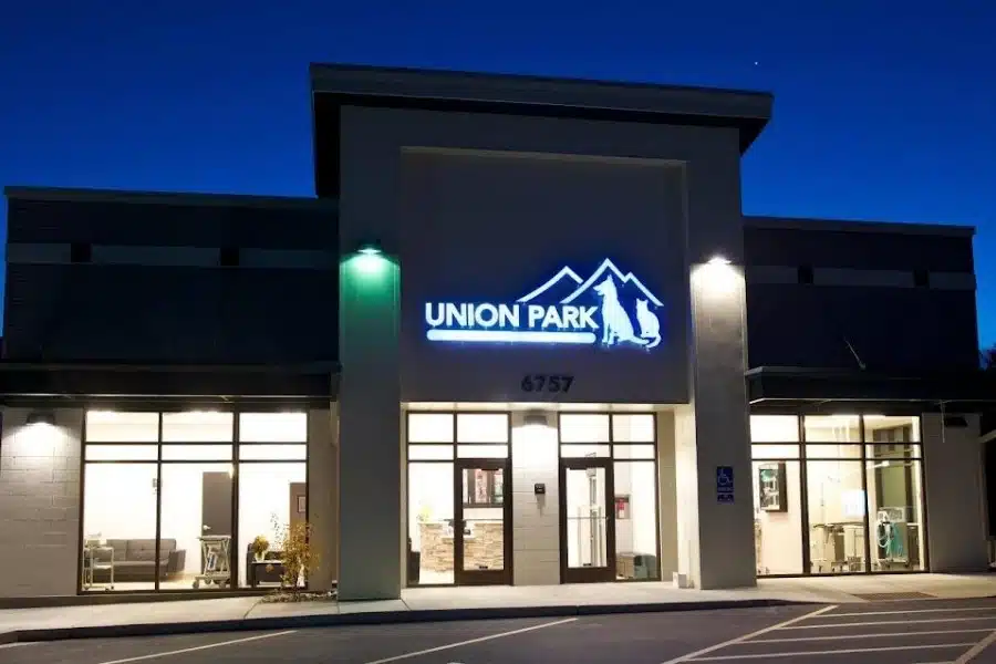 Union-Park-Veterinary-Hospital-Outside-Night Union Park Veterinary Hospital at Night